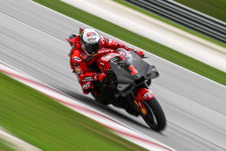 Francesco Bagnaia memimpin tes MotoGP Misano setelah Grand Prix San Marino. Sang juara bertahan menegaskan tidak terlalu menyukai sistem radio.