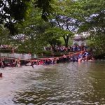 Jembatan di Taman Cadika Medan ambruk, puluhan pengunjung tercebur ke dalam danau.